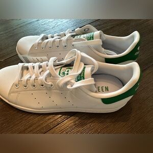 NEW Adidas Stan Smith Green and White Primegreen Lifestyle Sneaker 8